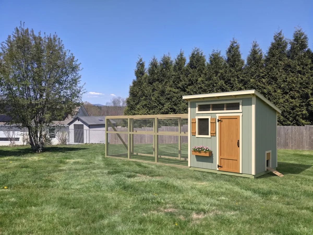 Large shed coop with long run, Cottage style (representative image)