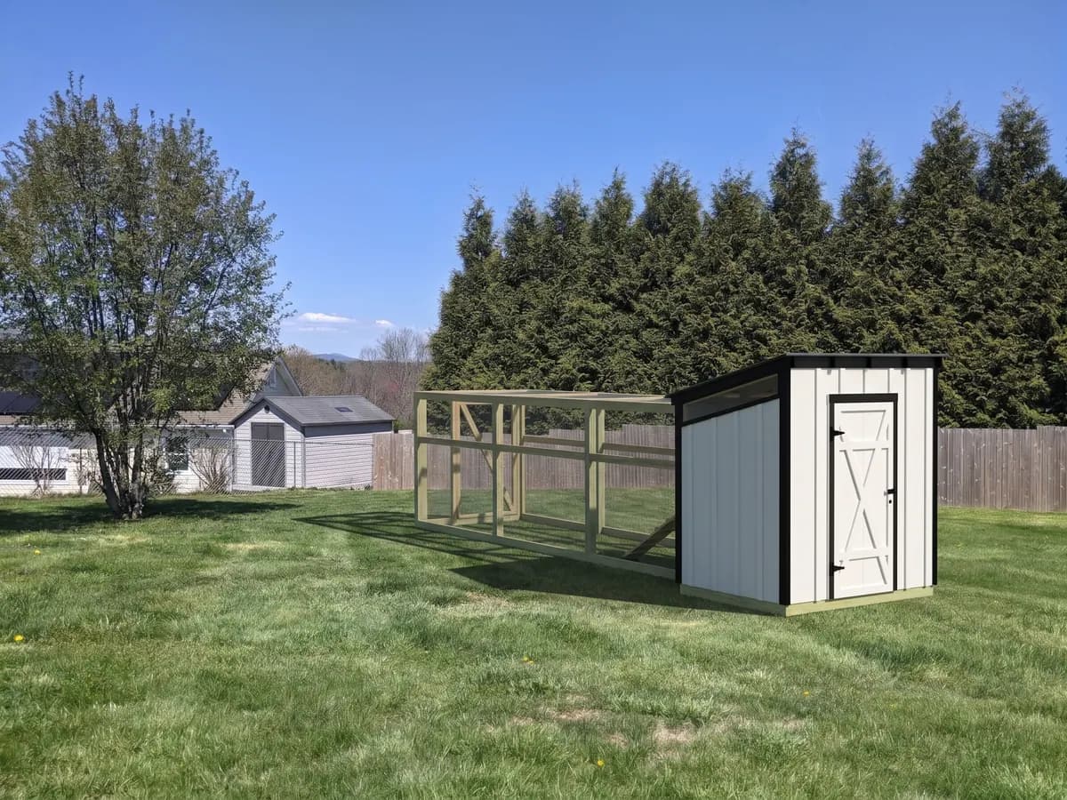 Large shed coop with long run, Farmhouse style (representative image)