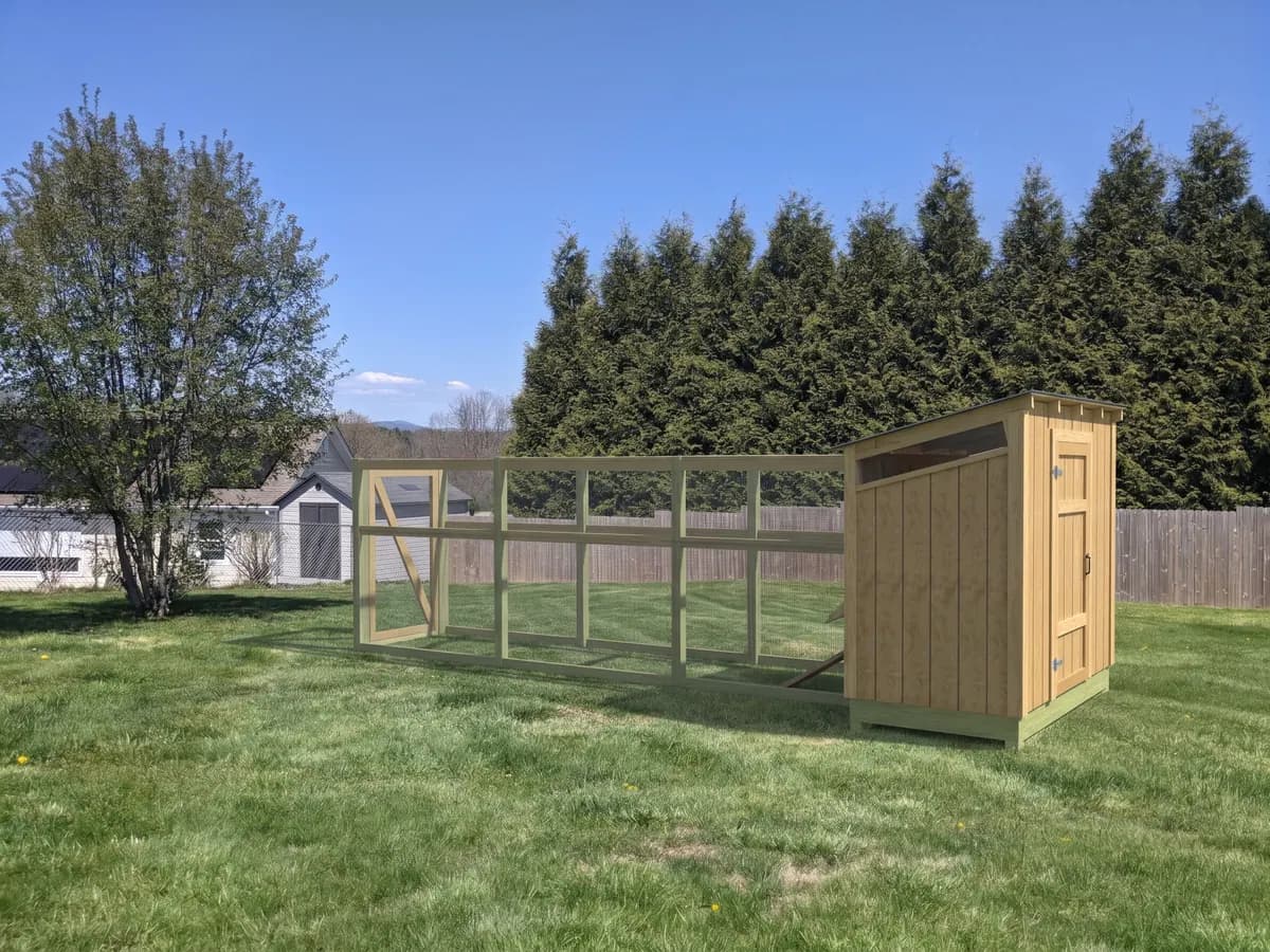 Large shed coop with long run, Natural style (representative image)
