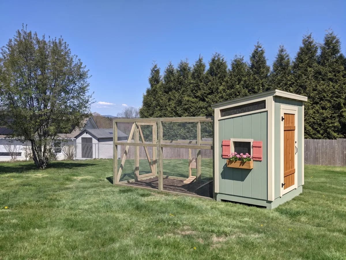 Low-slope modern coop, Cottage style (representative image)