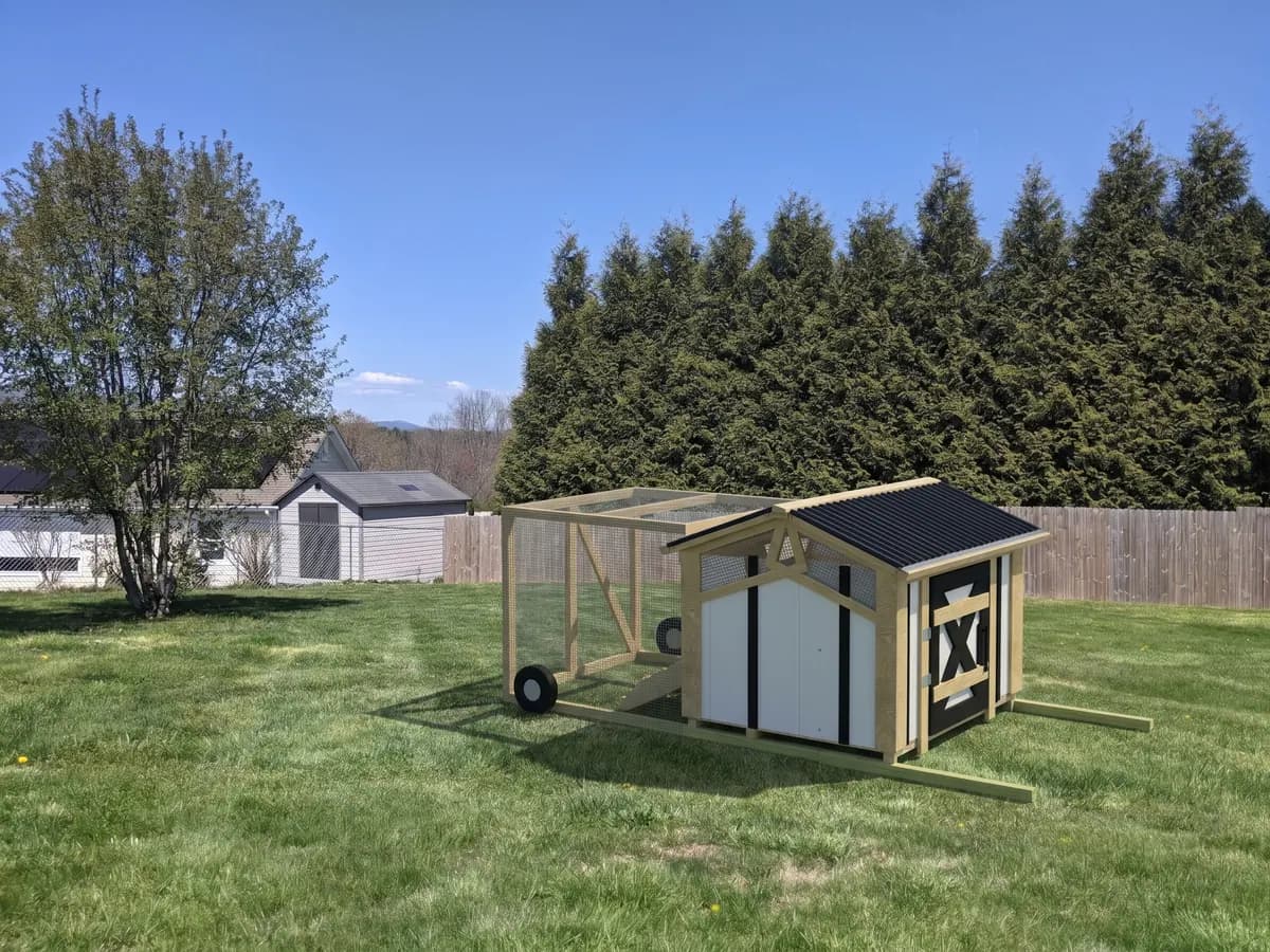 Portable chicken tractor, Farmhouse style (representative image)